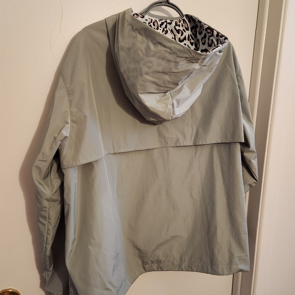 Pullover Windbreaker - Picture 2 of 6